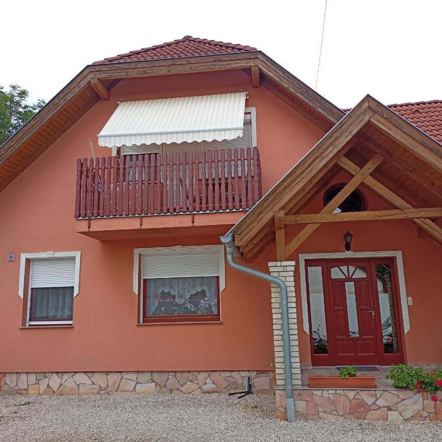 Bük Livia Apartman מראה חיצוני תמונה