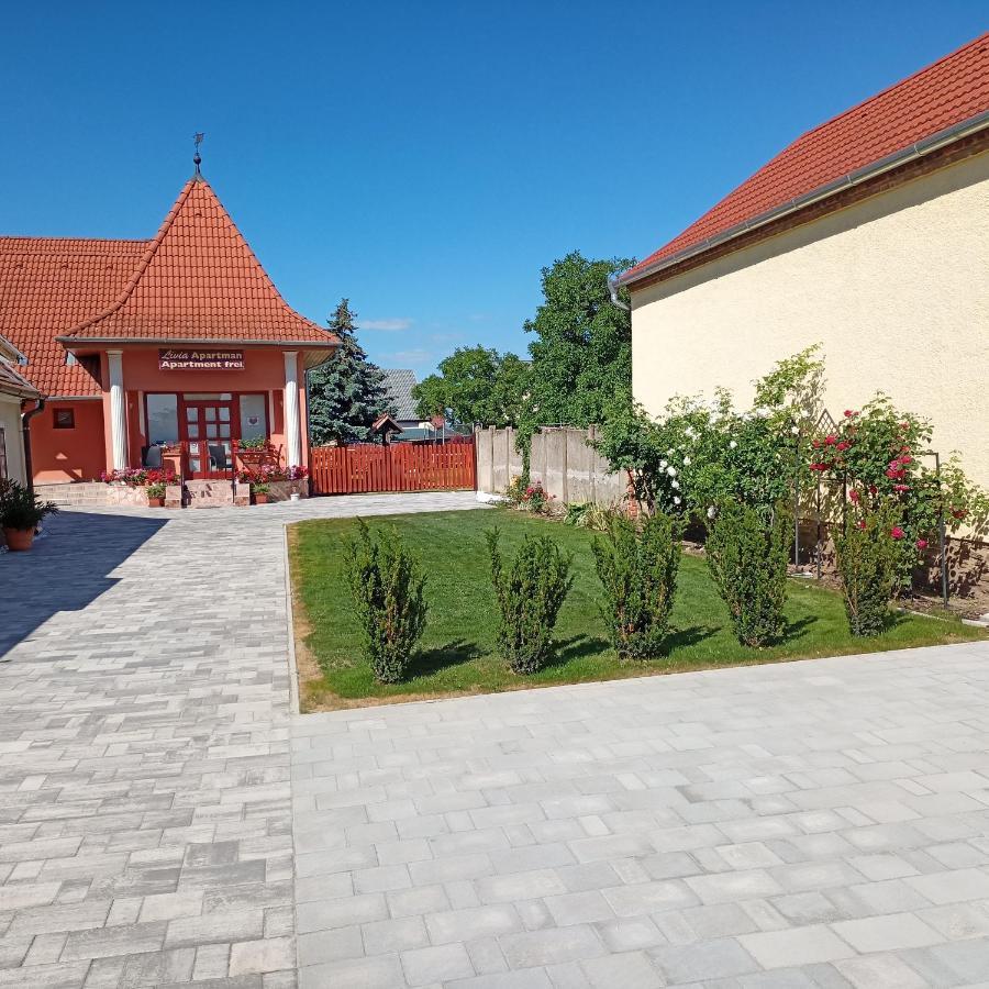 Bük Livia Apartman מראה חיצוני תמונה