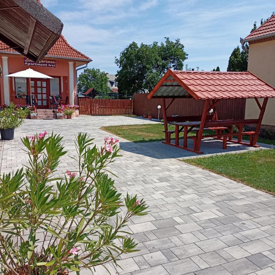 Bük Livia Apartman מראה חיצוני תמונה