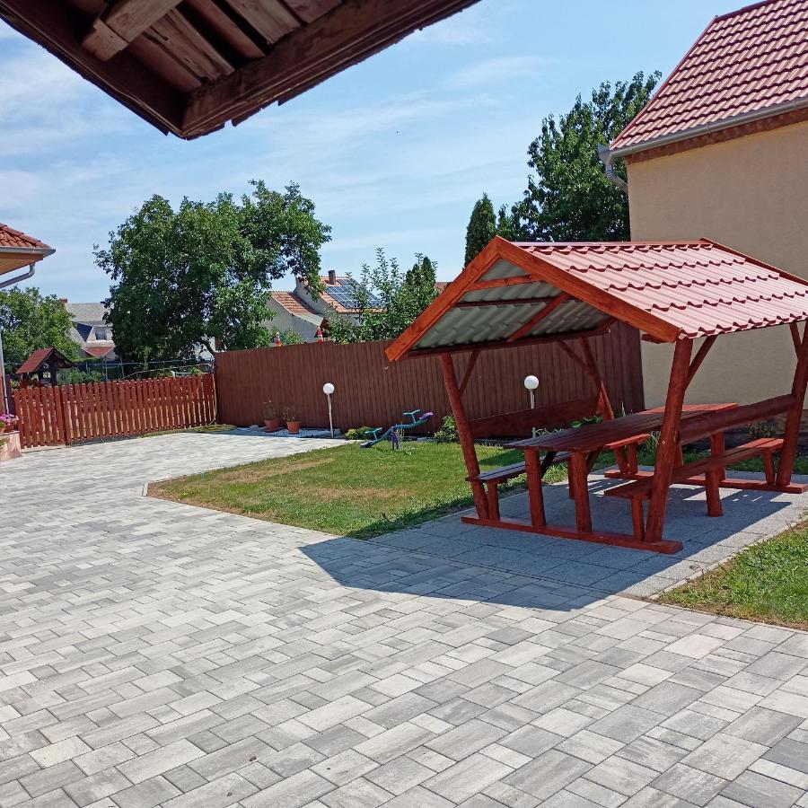 Bük Livia Apartman מראה חיצוני תמונה