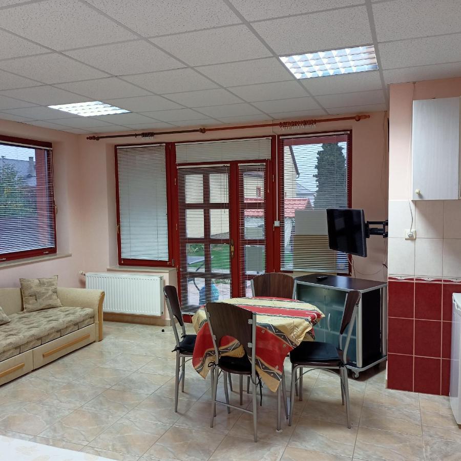 Bük Livia Apartman מראה חיצוני תמונה