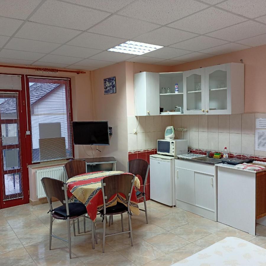 Bük Livia Apartman מראה חיצוני תמונה