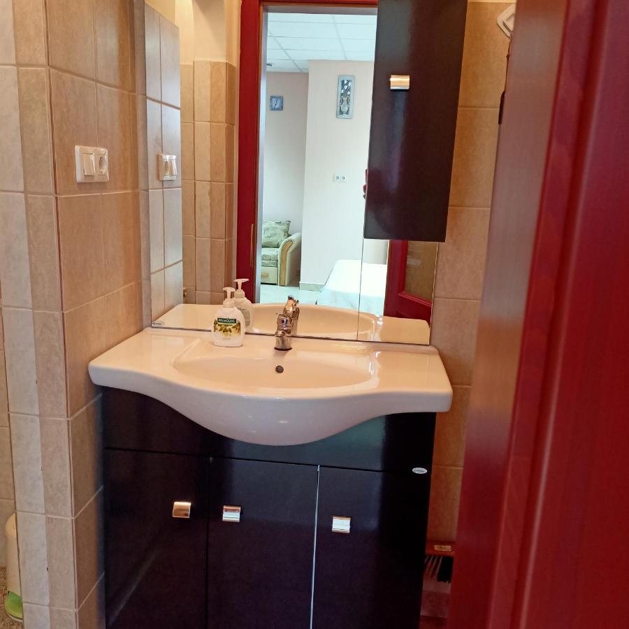 Bük Livia Apartman מראה חיצוני תמונה