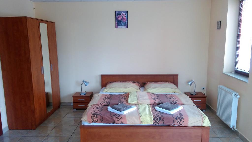 Bük Livia Apartman מראה חיצוני תמונה